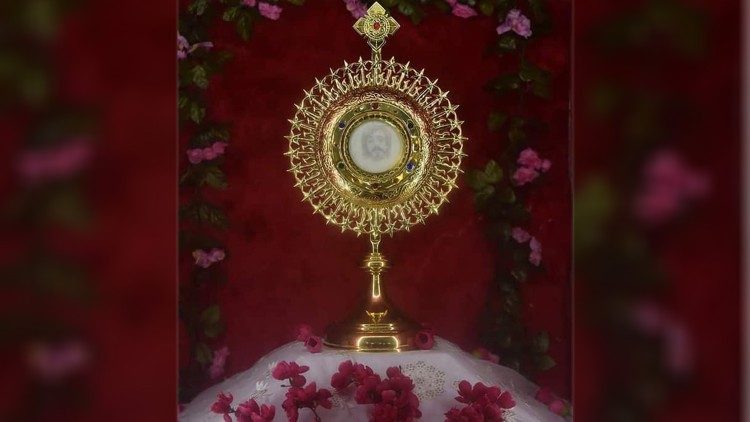 “A Eucaristia abre-nos a todas as dimensões do Mistério de Jesus”