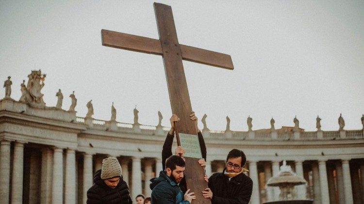 Моладзь з Цэнтра Сан-Ларэнца з крыжам СДМ