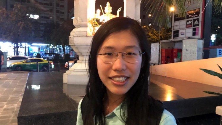 Թանիայի ժպիտը Պանքոքի Ազգային մարզադաշտում Նորին Սրբութիւն Ֆրանցիսկոս Սրբազան Քահանայապետի ձեռամբ մատուցուած պատարագից յետոյ 