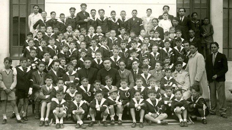Una foto d'epoca degli alunni dell'Istituto Salesiano Pio XI a Roma 