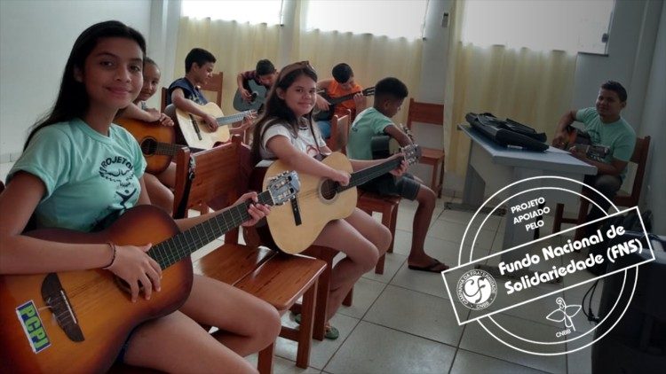 Crianças e jovens de Juruti, no Pará