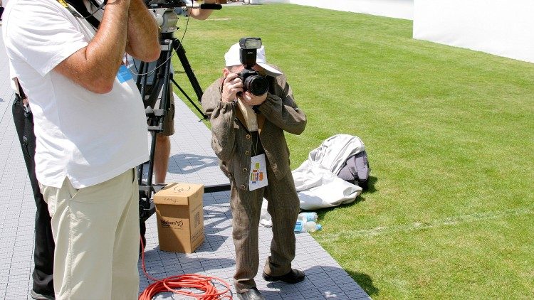 Թօնը Ցելէում անցկացուող Սուրբ Հաղորդութեանը նուիրուած Համաժողովի պաշտօնական լուսանկարիչ