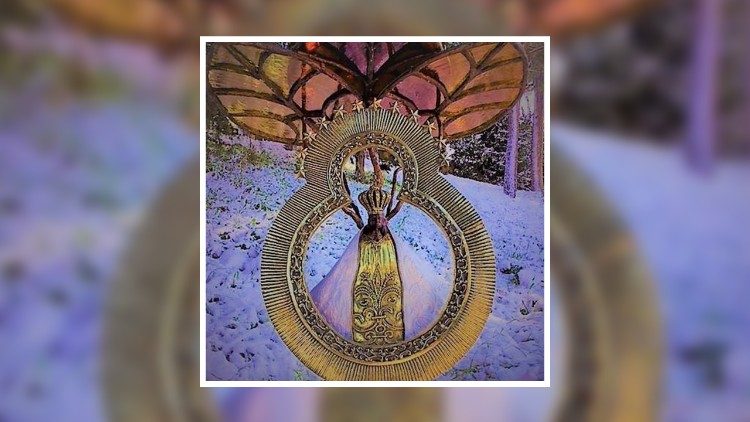 En los járdines Vaticanos descansa una estatua de la Virgen de Suyapa