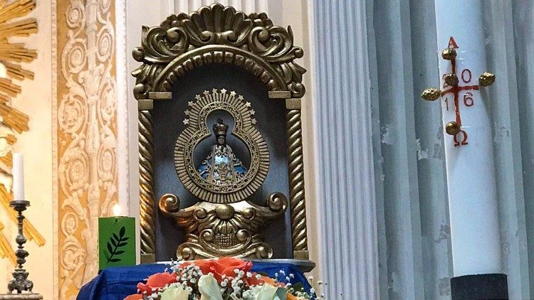 En la Iglesia Santa María della Luce en Trastevere, descansa otra estatua de la Virgen