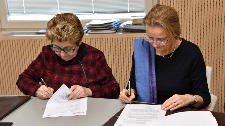 Mariella Enoc, presidente dell'Ospedale Bambino Gesù ed Elizabeth Hoff, rappresentante OMS in Libia