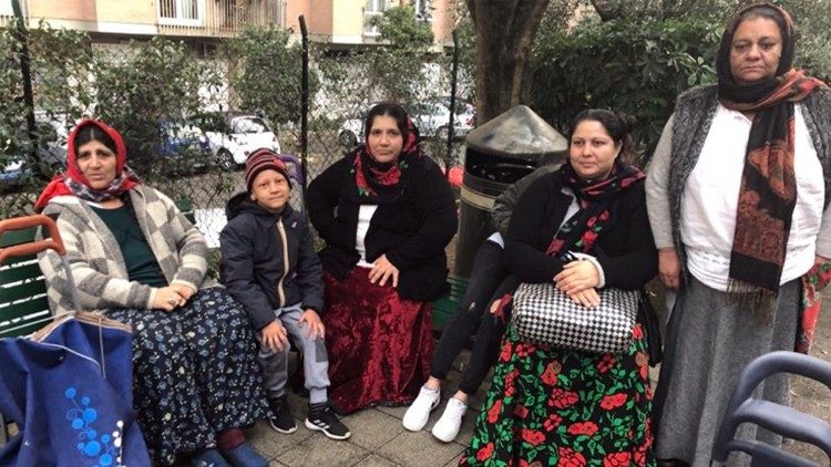 Gruppo di Rom accolto presso la parrocchia di san Gregorio Magno