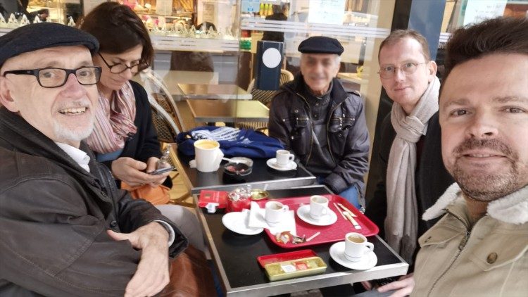 En ocasión de uno de los numerosos encuentros, en un bar de París 