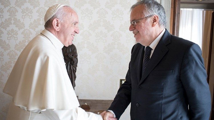 Archivbild: Papst Franziskus und Andrea Riccardi im vergangenen Februar