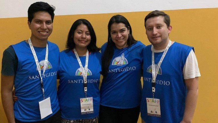 Jóvenes voluntarios. De izquierda a derecha: Andrés López, Mariana Monroy, Lizbeth Rodríguez y Walter Alpiza.