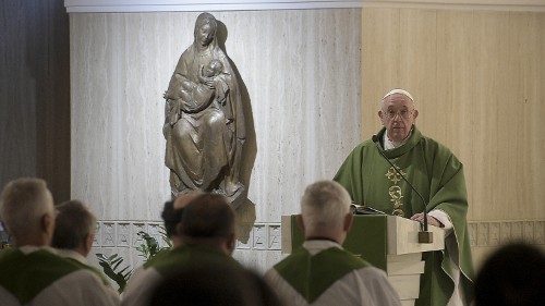 Il Papa: non fare compromessi con lo spirito del mondo, la strada di Gesù è servire