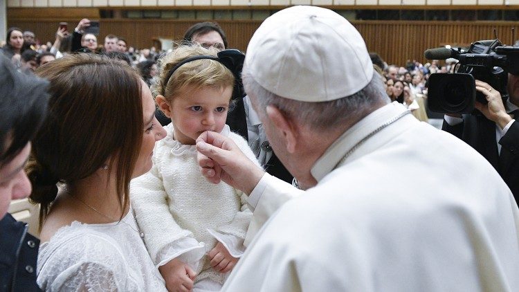 Foto de arquivo: o Papa Francisco e as mulheres (Vatican Media)