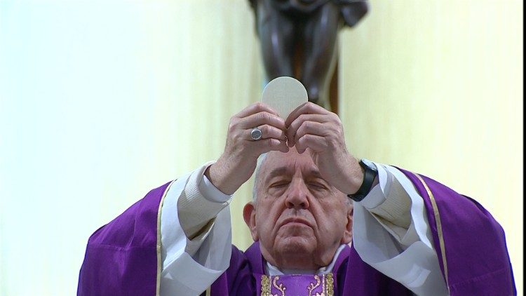 O Papa celebra a Missa na Capela da Casa Santa Marta (11 de março de 2020)