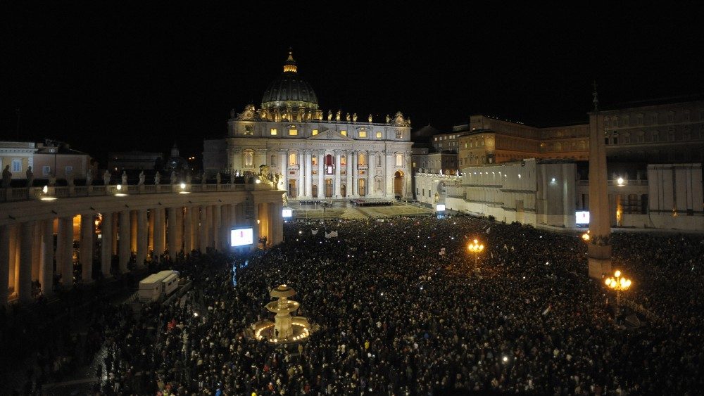 Prvé stretnutie s veriacimi 13. marca 2013