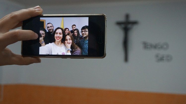 2020.03.11 CELLULARE-GIOVANI