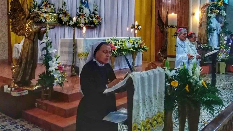 Hna. Angelica Reyna Zelaya Díaz en uno de los eventos del Triduo Pascual