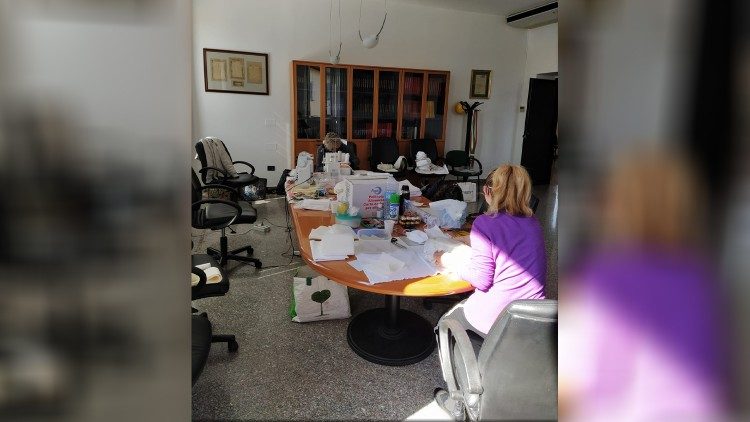 La sartoria e i volontari 