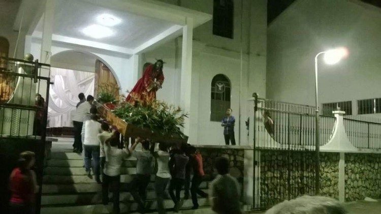 De regreso de la procesión del Santo Entierro