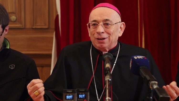 Nadbiskup u miru mons. Ivan Devčić (arhivska snimka)