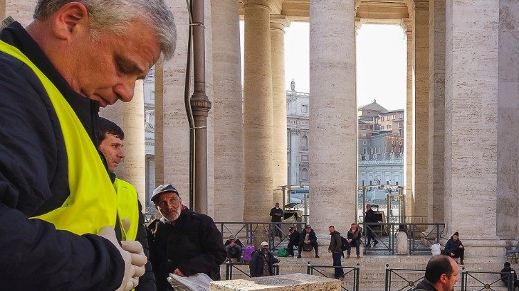 Kard. Krajewski: ubodzy mają prawo do wypoczynku