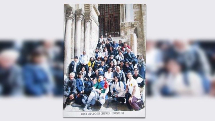 Padre Giancarlo Quadri y fieles en Milán