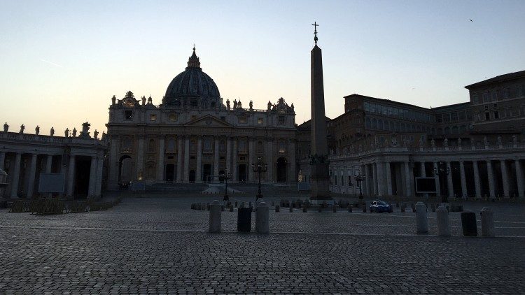 La place Saint-Pierre fermée au public. 