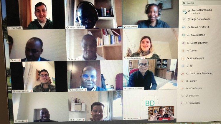 Cours à distance à l'Université Grégorienne de Rome - illustration