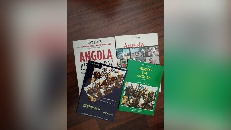 2020.04.03 Padre Tony Neves - Angola 30 anos depois, crónicas  Padre Tony Neves - Angola 30 anni dopo. Cronache