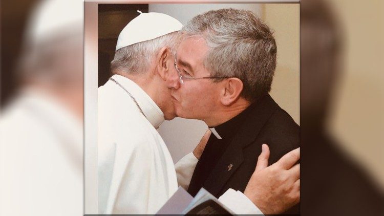 Padre Fernando Prado Ayuso  publica la obra “Tejer historias. Comunicar esperanza en tiempos de pandemia” 