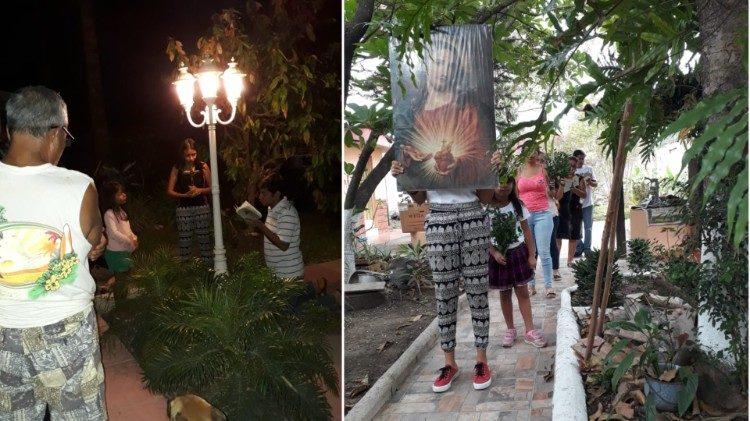 La familia Luna celebra el Vía Crucis, en su casa, en El Salvador.