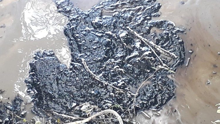 Contaminación en región de Aguarico, Francisco de Orellana por derrame de petróleo en el Río Coca