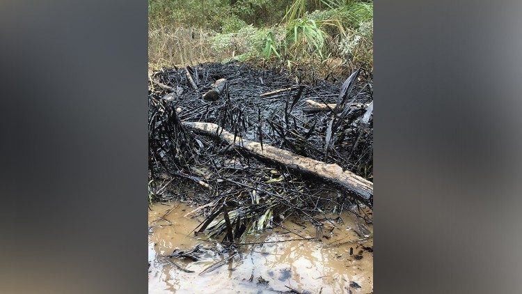 Contaminación en región de Aguarico, Francisco de Orellana por derrame de petróleo en el Río Coca
