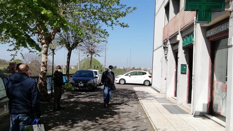 2020.04.16 Farmacia nel quartiere della Cecchignola a Roma