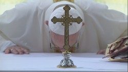 2020.04.18-Papa-Francesco-celebra-la-Messa-a-Casa-Santa-Marta-03.jpg
