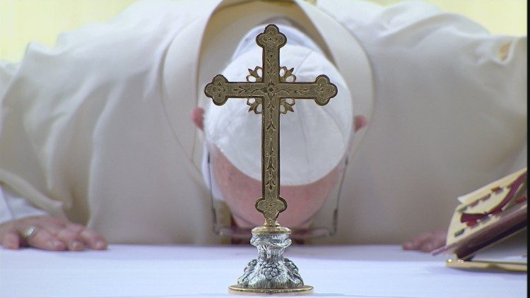 El Papa Francisco celebra Misa en la Casa Santa Marta.