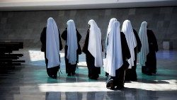 nuns-4153008.jpg