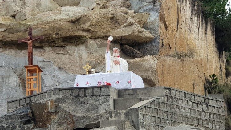 Padre Pedro Opeka, Akamasoa, in Madagascar 