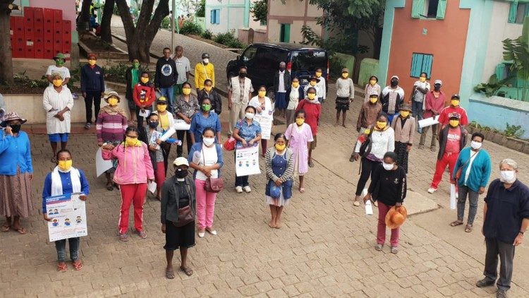 Padre Opeka e la sua gente 