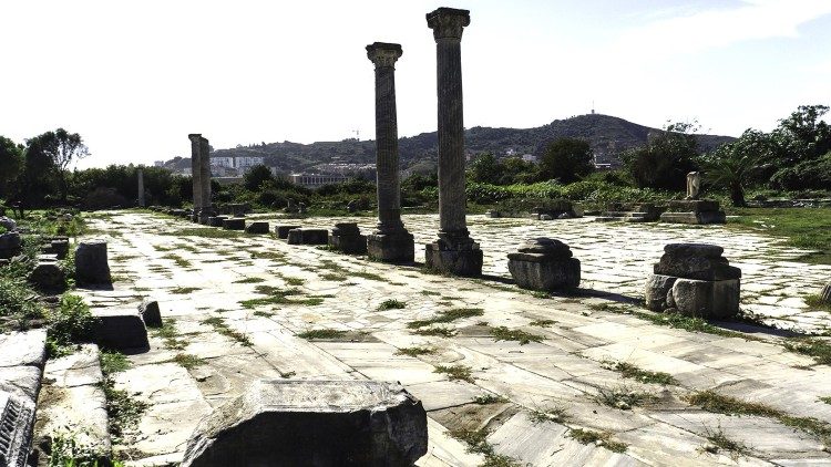 Algieria: powróćmy do Augustyna, on uczy budować na gruzach