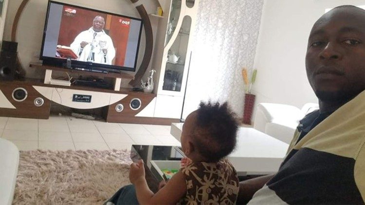 Sebastião Kiakumbo, durante a Missa da "Páscoa Jovem", em Angola