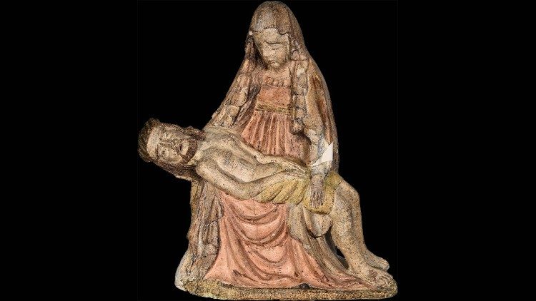 Ambito tedesco Madonna con Cristo morto “Vesperbild” detta Madonna della Cona Seconda metà sec. XV Scultura lapidea e dipinto cm 57 x 49 x 19 Castelsantangelo sul Nera (MC), loc. Forca di Gualdo, chiesa della Madonna della Cona ora conservata ad Ancona, Mole Vanvitelliana, deposito MiBAC di emergenza beni mobili, collocazione H5a