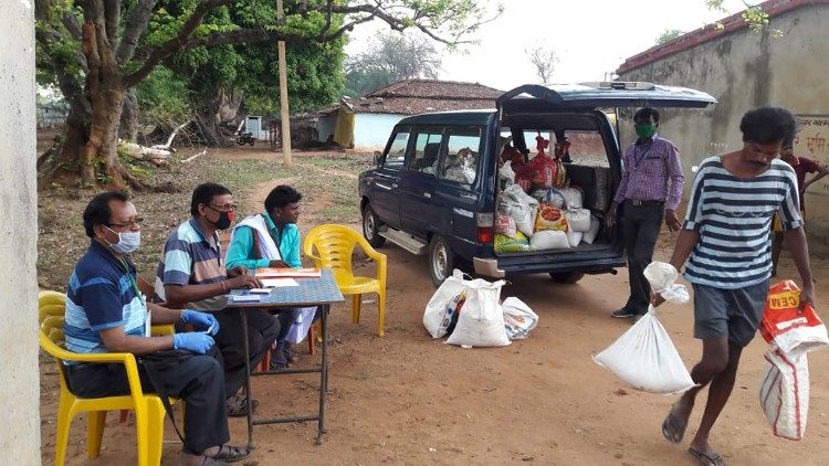 एराऊज संस्था के सदस्य