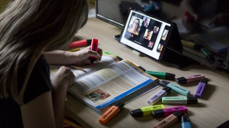 Campagna di Save the children "Riscriviamo il futuro"