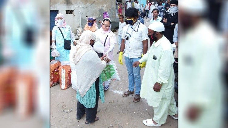 कांके शेल्टर होम में जिला अधिकारी 