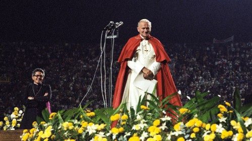 E chi la dimentica quella voce: i primi 100 anni di Karol Wojtyla