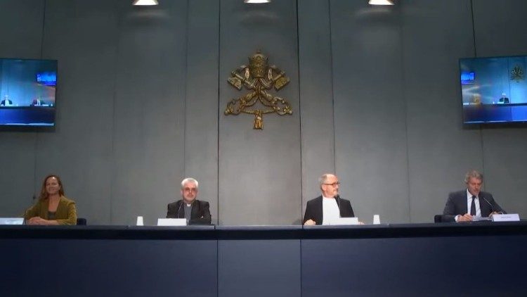 La conferenza stampa di presentazione del messaggio del Papa