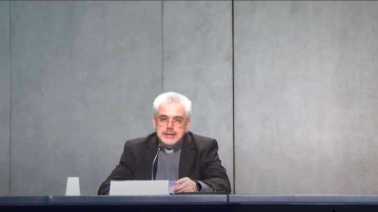 L'intervento di padre Fabio Baggio