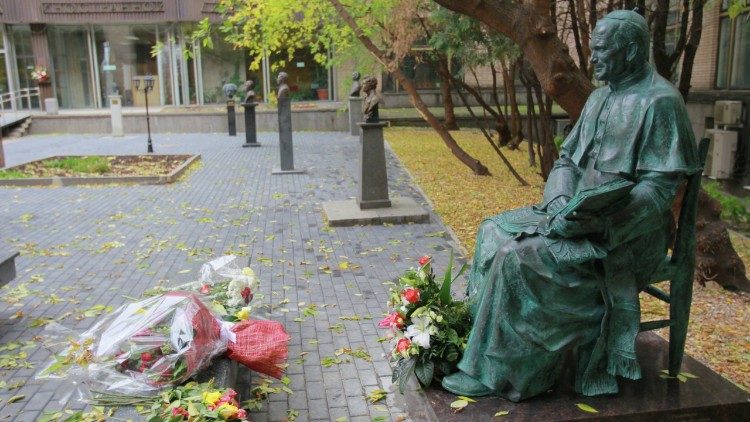  Mosca, Statua di san Giovanni Paolo II 