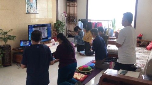 China: Tausende Gläubige feierten mit dem Papst die Morgenmessen