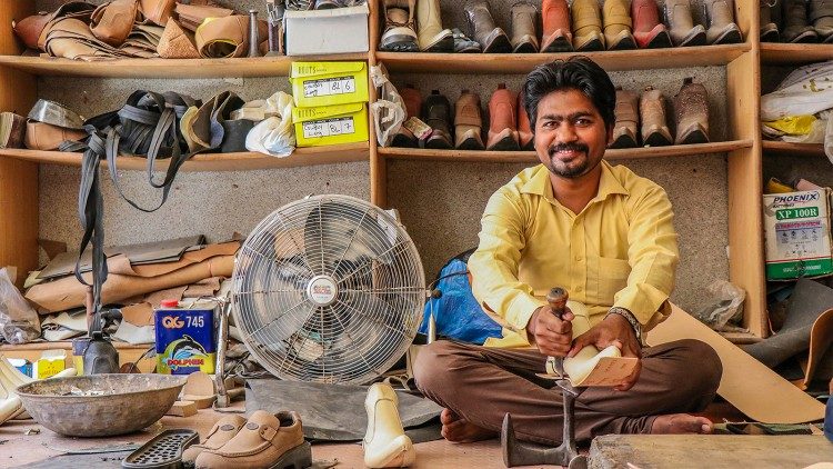 अखुवात का लाभार्थी एक युवक