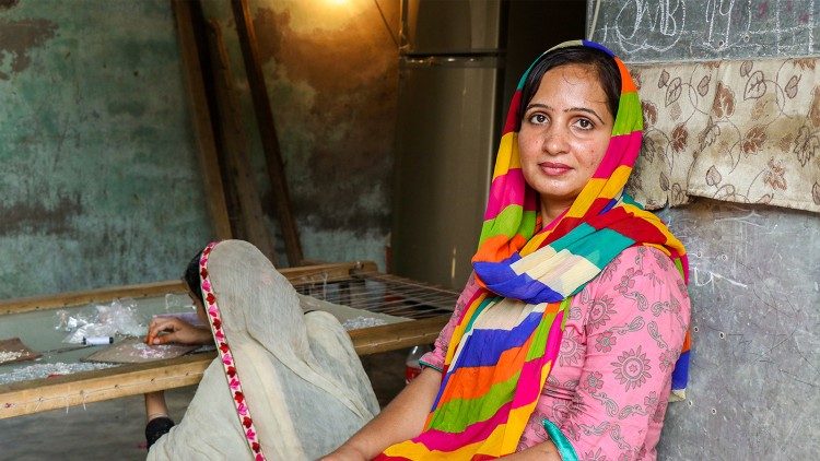 अखुवात का लाभार्थी महिलाएँ